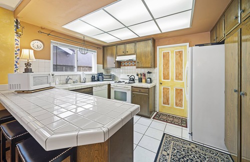 Westside Costa Mesa Casa | (# 251) Costa mesa casa de 4 dormitorios con amplio patio al lado de un parque.