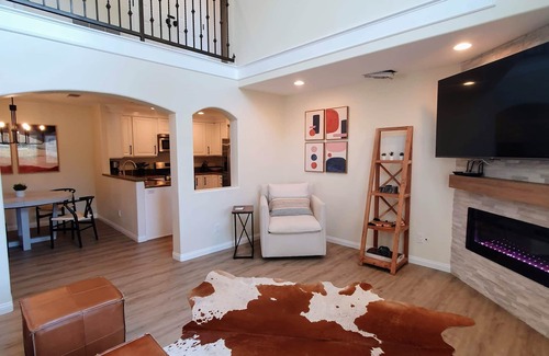 Downtown Condominio | Costa Mesa Coastal Gem
