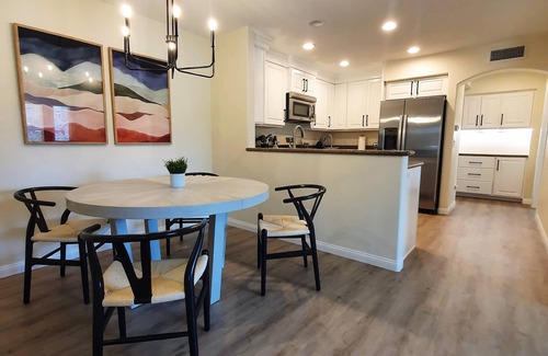 Downtown Condominio | Costa Mesa Coastal Gem