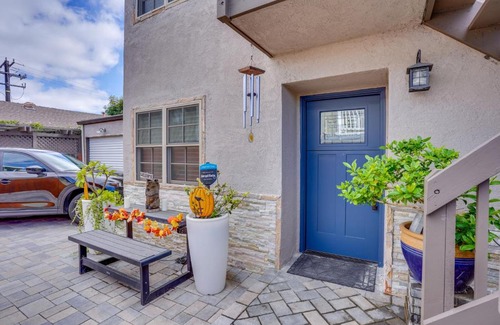 East Side Costa Mesa Apartamento | Costa Mesa Rental with Private Hot Tub and Fire Pit!