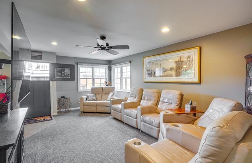 East Side Costa Mesa Apartamento | Costa Mesa Rental with Private Hot Tub and Fire Pit!