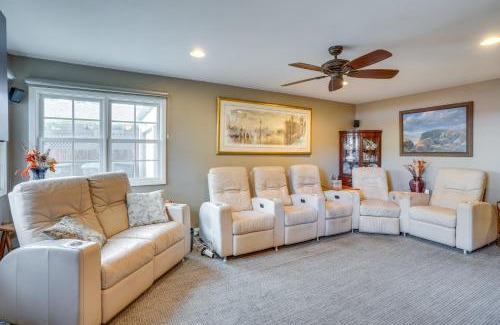 East Side Costa Mesa Apartamento | Costa Mesa Rental with Private Hot Tub and Fire Pit!