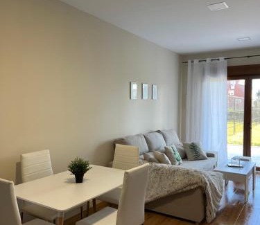 Monte Apartamento | Costa Santander. Apartamento con jardín