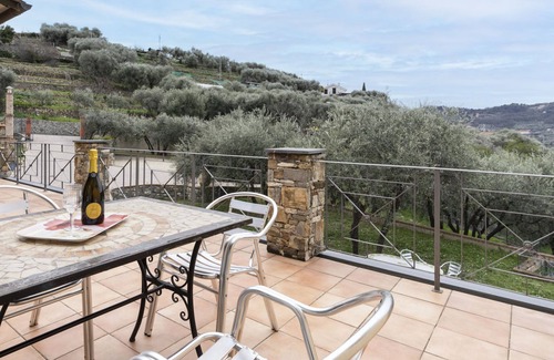Costa dʼOneglia Apartamento | Costadoro by Interhome