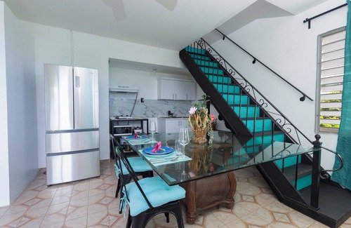 Corcovado Apartamento | costal heaven: King bed with stunning ocean view