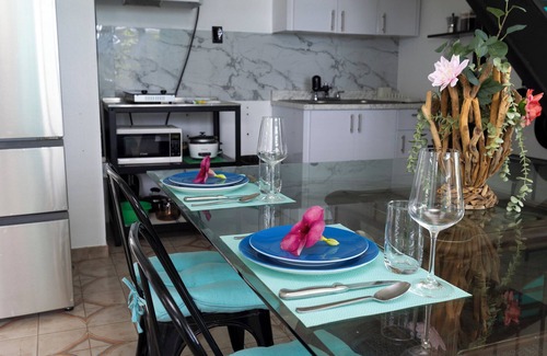 Corcovado Apartamento | costal heaven: King bed with stunning ocean view