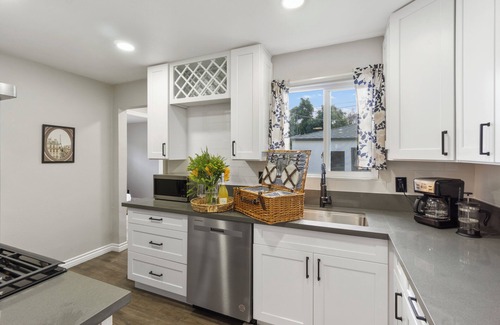 Vernon Casa | Costal Retreat Long Beach! 3 Queen Bed!Free Parking! Family Friendly!