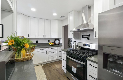 Vernon Casa | Costal Retreat Long Beach! 3 Queen Bed!Free Parking! Family Friendly!
