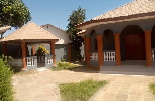 Brufut Casa | Costal Road hideout!