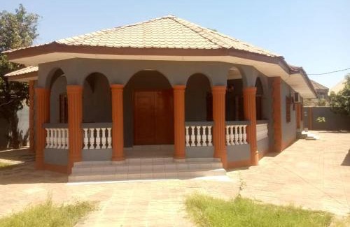 Brufut Casa | Costal Road hideout!