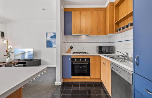 Elsternwick Apartamento | Cosy 1-Bed Balcony Unit in Quiet Street by Shops