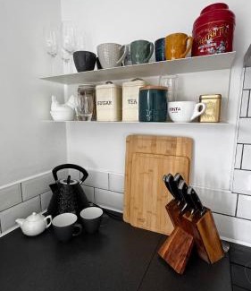 Kilgetty Casa | Cosy 1 Bed Cottage, Log Burner