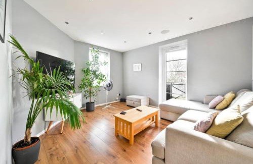 Canning Town North Apartamento | Cosy 1-Bed E15, sleeps 4, 1 min from tube Station Near O2 Arena