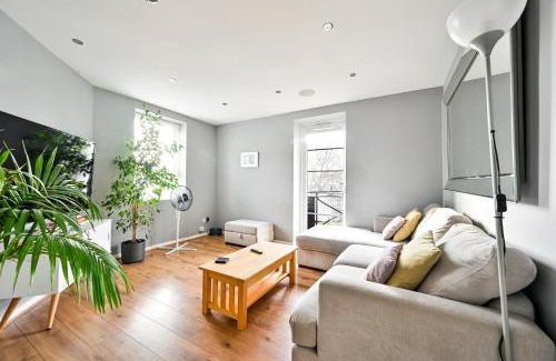 Canning Town North Apartamento | Cosy 1-Bed E15, sleeps 4, 1 min from tube Station Near O2 Arena