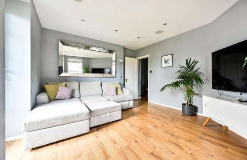 Canning Town North Apartamento | Cosy 1-Bed E15, sleeps 4, 1 min from tube Station Near O2 Arena