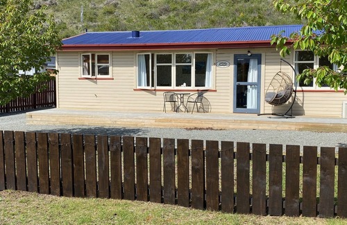 Omarama Casa | Cosy 1960's Kiwi Holiday House