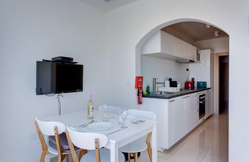 Gzira Apartamento | Cosy 1BR Penthouse With Terrace, Great Location