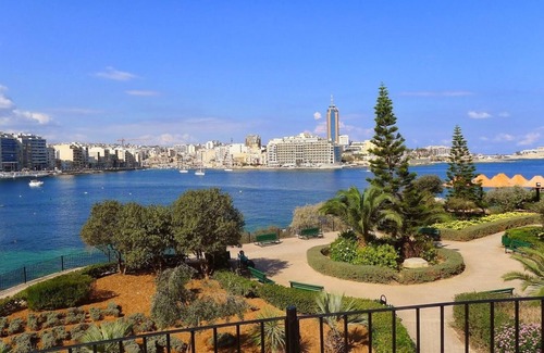 Gzira Apartamento | Cosy 1BR Penthouse With Terrace, Great Location