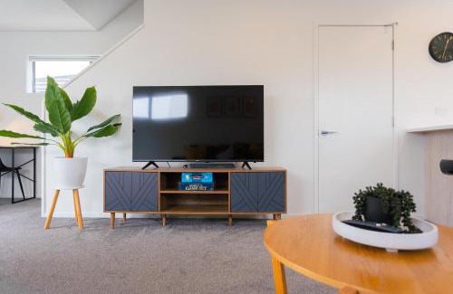 Riccarton Casa | Cosy 2 Bed 3 Bath Home Close to CBD And Hagley Park
