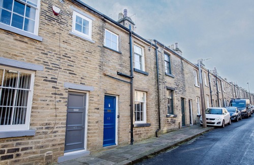 Saltaire Village Casa | Cosy 2 bedroom Cottage in a World Heritage Village