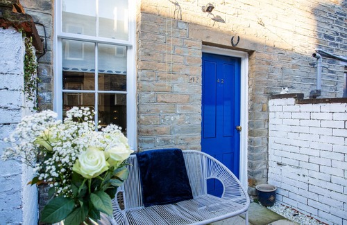 Saltaire Village Casa | Cosy 2 bedroom Cottage in a World Heritage Village