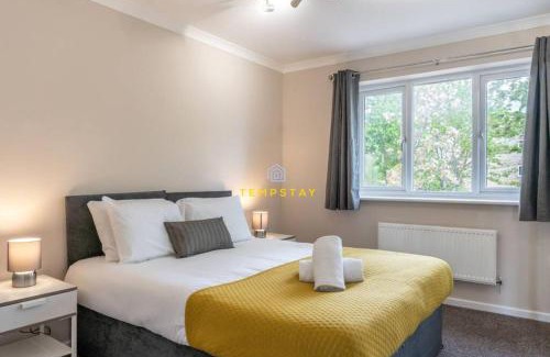 Langley Marish Casa | COSY 2 BED & FREE PARKING. NEAR HEATHROW/PINEWOOD