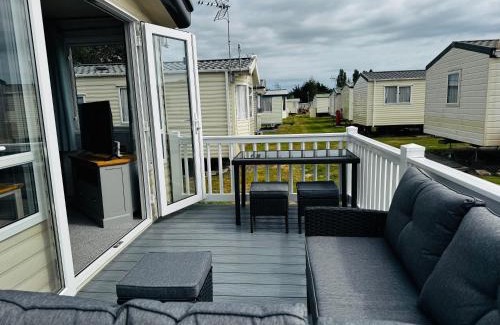 Harwich Otro | Cosy 2 bed in Dovercourt Holiday Park -Sleeps 6