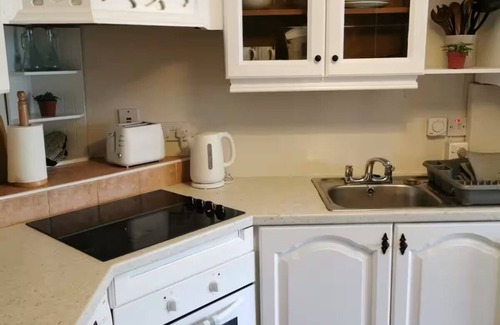 Wilton Casa | Cosy, 2-Bed 'Little Oasis' near CUH