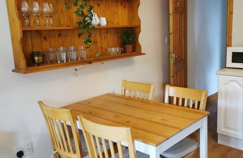 Wilton Casa | Cosy, 2-Bed 'Little Oasis' near CUH