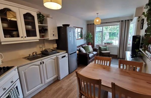 Wilton Casa | Cosy, 2-Bed 'Little Oasis' near CUH