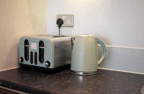 Lea Bridge Apartamento | Cosy 2 Bed Riverside Apartment + Free Parking