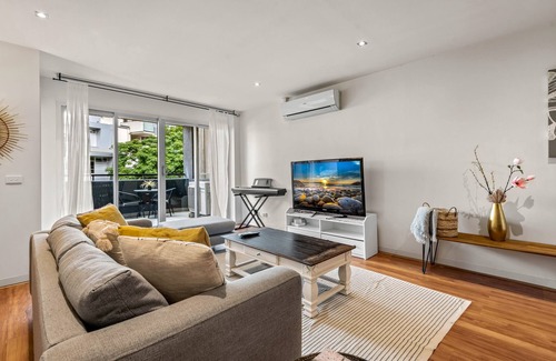 Essendon North Apartamento | Cosy 2-Bed Unit with Study Nook & Alfresco Dining