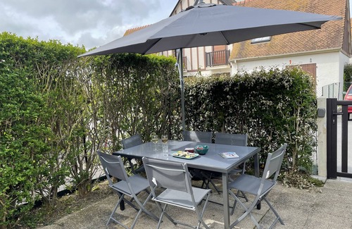 Courseulles-sur-Mer Casa | Cosy 2-bedroom cottage (sleeps 5) Juno Beach