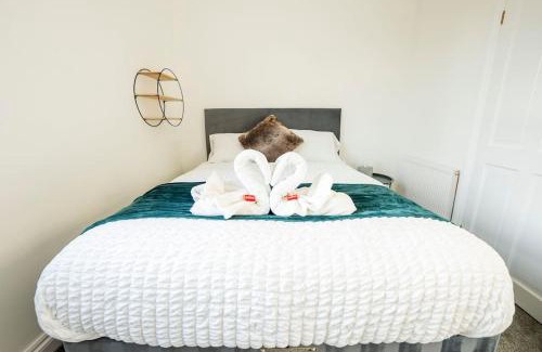 City Centre Casa | Cosy 2-Bedroom Townhouse - FREE Parking
