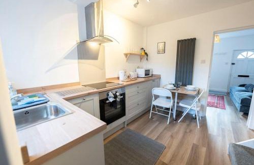 City Centre Casa | Cosy 2-Bedroom Townhouse - FREE Parking