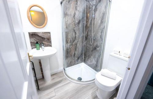 City Centre Casa | Cosy 2-Bedroom Townhouse - FREE Parking
