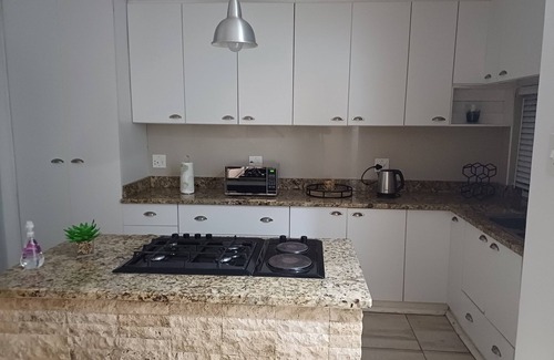 Nahoon Apartamento | Cosy 2 Bedroom Apartment in a Prominent Area of East London Nahoon