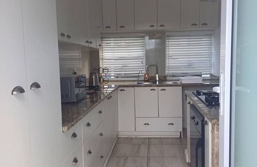 Nahoon Apartamento | Cosy 2 Bedroom Apartment in a Prominent Area of East London Nahoon