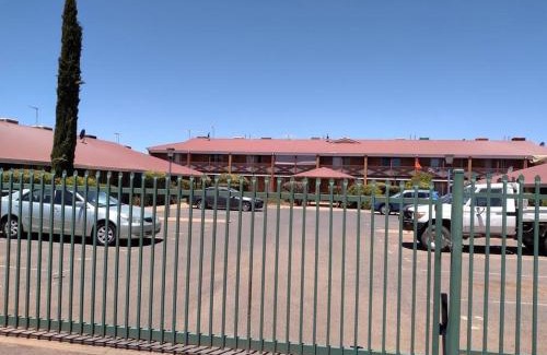 South Kalgoorlie Casa | Cosy 2 bedroom Unit in a secure gated complex