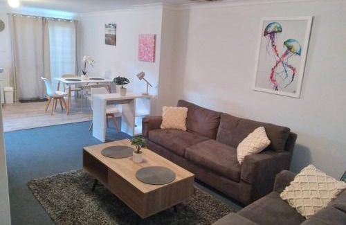 South Kalgoorlie Casa | Cosy 2 bedroom Unit in a secure gated complex