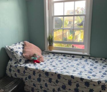 Newport Casa | Cosy 2 bedroom Victorian cottage, Newport, Isle of Wight