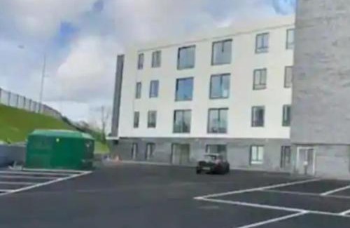 Slough Apartamento | Cosy 2-bedrooms with free parking, Flat 5