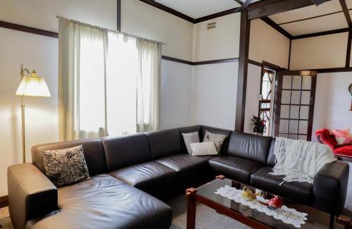 Tenterfield Casa | Cosy 3-Bed Home with Fireplace & Outdoor BBQ