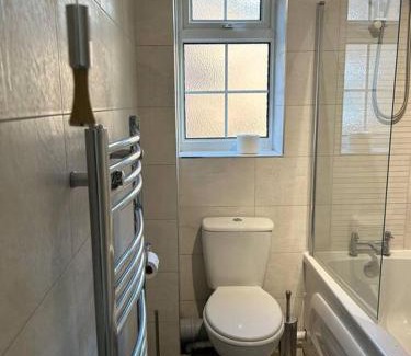 Atlantic Wharf Apartamento | Cosy 3 Bed House Walking Distance to Principality Stadium Cardiff Bay and Centre with Parking