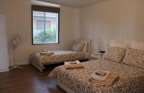 Kingscote Casa | Cosy 3 bedroom cottage in the centre of Kingscote