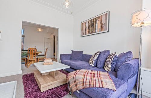 Hull Casa | Cosy 3-bedroom house, garden, fast wi-fi, 6 mins walk to Hull fair, 4 mins drive to MKM stadium perfect for Contractors, Families, HRI hospital locum staff and corporate guests