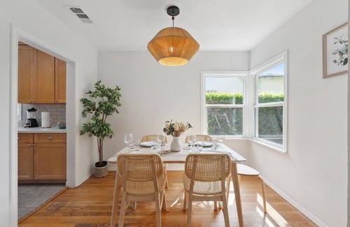 West Los Angeles Casa | Cosy 3BD Home by Santa Monica - Beach & Airport 10 min away