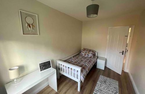 Strabane Apartamento | Cosy 4 bed bungalow in quiet residential area!