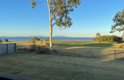 Midge Point Casa | Cosy 4 bedroom retreat on the whitsundays coast Over looking the ocean