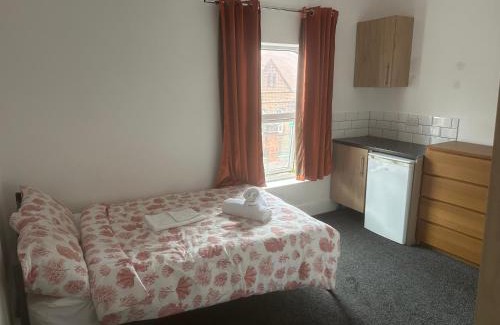 Walsall Apartamento | Cosy 4 Bedroom Walsall House - Free WiFi & Parking
